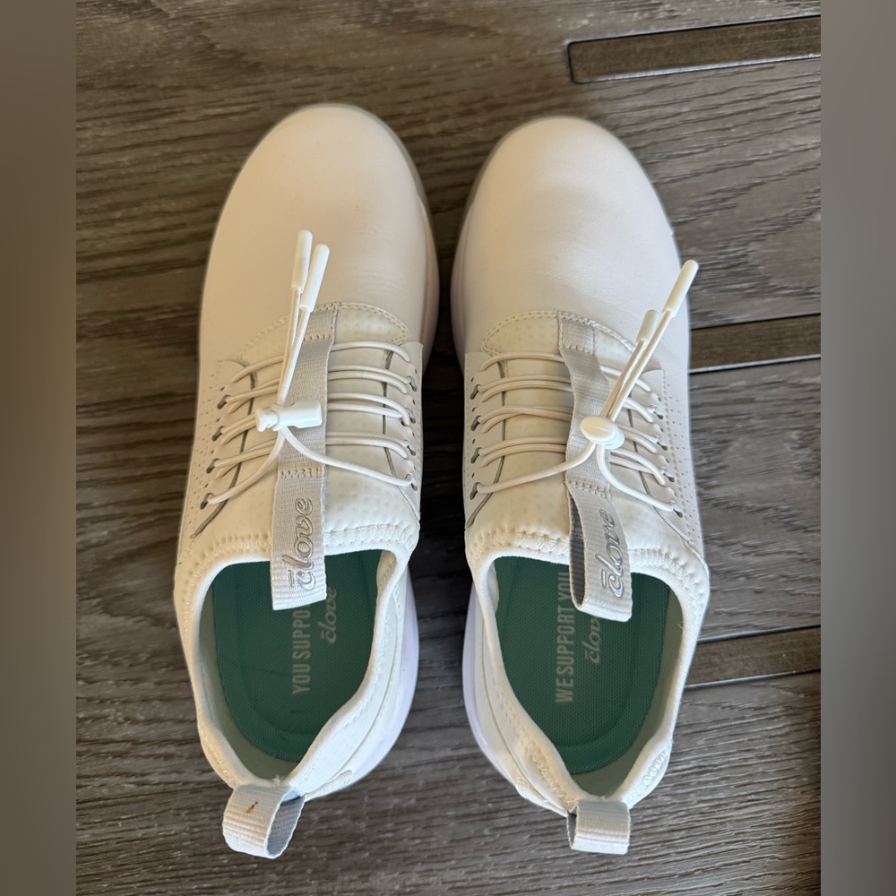 Clove shoes